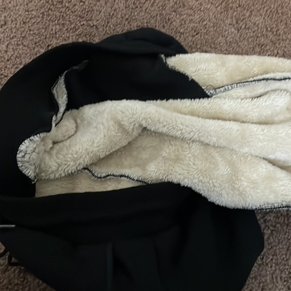 Fuzzy black sweatpants never worn - Picture 2 of 2